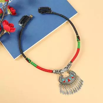 Retro woven fringed headdress, female Miao eyebrow pendant, forehead chain, ancient style, exotic Tibetan silver forehead collar.