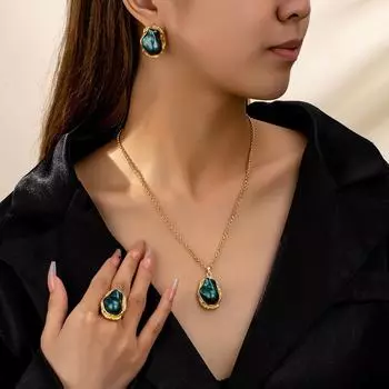 Ретро зеленый нерегулярный комплект из четырех предметов: ожерелье, серьги, кольцо зелёный