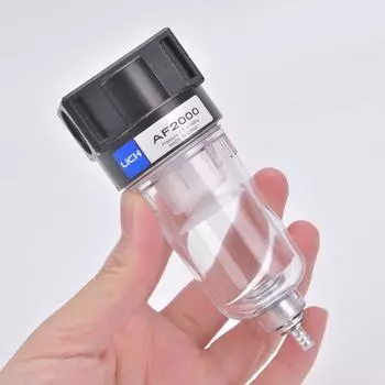 Резервуар-бачок маслоотделителя двигателя с дыхательным фильтром с перегородками