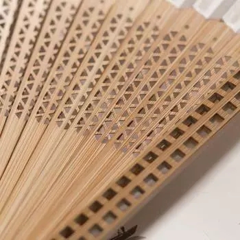 Резной бамбуковый складной веер, Свадебная ручная ароматная вечеринка, реквизит, китайский деревянный веер, винтажные полые античные складные веера