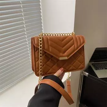 Rhombus indentation embroidery thread temperament simple shoulder bag 2024 trendy spring new foreign style messenger small square bag чёрный