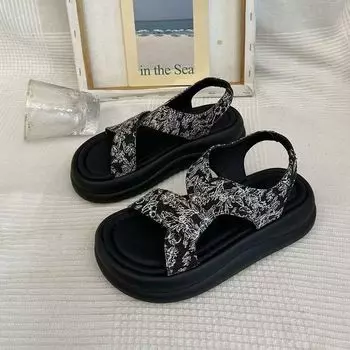 Рим с юбкой сандалии женские лето 2024 новые феи ветер женские супер огонь наступая на дерьмо толстая подошва пляжная обувь 35 белый