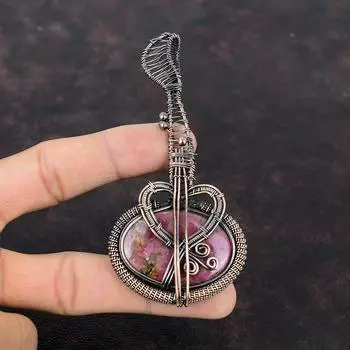 Родонит Медный кулон Медная проволока обернутая ювелирное изделие Драгоценный камень кулон Медная проволока обернутая кулон ручной работы гитара ювелирное изделие подарок для нее
