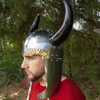 Рогатый шлем лидера викингов — средневековый стальной шлем 18-го калибра без подкладки с вымышленной опорой и настоящими рогами буйвола