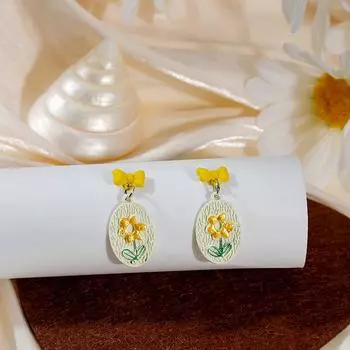 Романтические серьги-банты с цветами в свежем и сладком лесном стиле белый