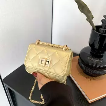 Ромбовидная однотонная цепочка маленькая квадратная сумка 2024 новая модная сумка через плечо простая иностранная женская сумка-мессенджер чёрный