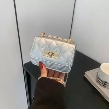 Ромбовидная однотонная цепочка маленькая квадратная сумка 2024 новая модная сумка через плечо простая иностранная женская сумка-мессенджер чёрный