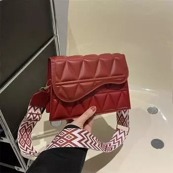 Ромбовидная вышитая нитью маленькая квадратная сумка женская 2024 новая корейская версия тренд простая модная одноплечевая косая женская сумка чёрный