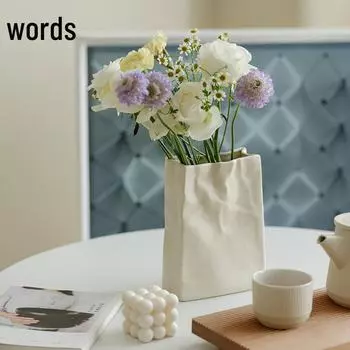 Роскошная белая керамическая ваза для украшения гостиной и спальни, отличающаяся дизайном в стиле оригами и первоклассными деталями. Origami Bottle