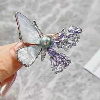 Роскошная брошь-бабочка из фиолетового циркона с натуральными ракушками и жемчугом, позолоченная медная булавка.