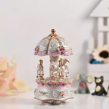 Роскошная мечта, вращающаяся карусель с тремя лошадками, заводная музыкальная карусель с красочной светодиодной подсветкой, меняющей цвет фиолетовый