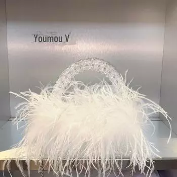 Роскошная сумочка с бисером из перьев страуса карамельного цвета белый