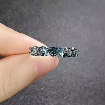 Роскошное кольцо с драгоценным камнем павлиньего цвета, бриллиантовыми акцентами и имитацией голубого топаза White Gold красный