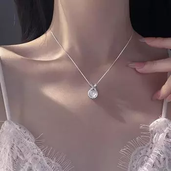 «Роскошное ожерелье с подвеской из ледяного белого халцедона и бриллиантовым четырехлистным клевером, круглый дизайн в форме яйца для сверкающего штриха». Agate Pendant белый