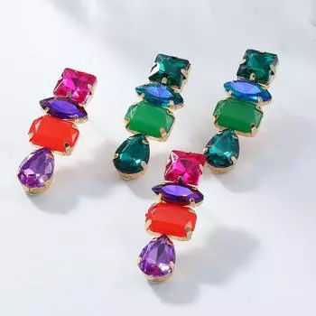 Роскошные серьги-подвески с цветными бриллиантами для невест на осень 2024 года красный