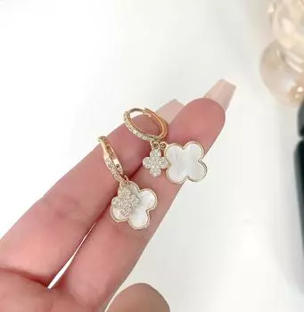 Роскошные серьги-пряжки с четырьмя листами клевера, простые, сетчатые, красные, сотен, с серьгами, модные, высококачественные, женские серьги, ювелирные изделия белый