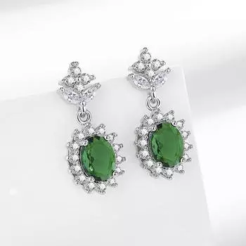 Роскошные женские серьги-гвоздики с изумрудной кисточкой и цирконом белого золота