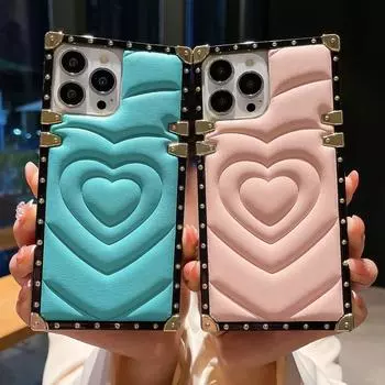 Роскошный чехол для телефона с 3D-тиснением Love Heart для iPhone 14 Pro Max 14 Plus 14 Pro 13 12 11 Pro Max XR XS Max Квадратный металлический чехол из искусственной кожи iPhone 14 чёрный