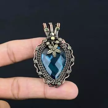 Роскошный голубой топаз, драгоценный камень, подвеска ручной работы из чистой медной проволоки, обернутая ювелирными изделиями 2.56 Inches синий