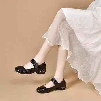 Round head Mary Jane shoes women s spring new embossed cow patent leather one-word buckle low heel shallow mouth small single shoes 34