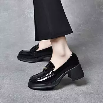 Round head small leather shoes women s spring new pullover cow patent leather metal buckle thick heel single shoes 34