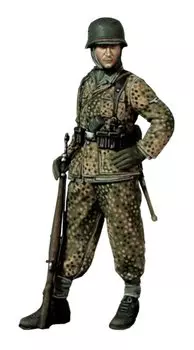 Royal Model World War II German Grenadier Resin Kit RM922 1/48 Waffen-SS (with rifle)