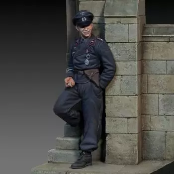Royal Model WWII Германия Танк Солдат Опираясь на Стену Неокрашенный Смола Набор RM986 1/72