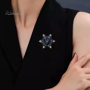 Рождественская брошь-снежинка Красочные стразы Новогоднее пальто с воротником свитера Украшение шляпы Брошь из нержавеющей стали Износостойкая противоскользящая булавка для одежды красный