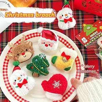 Рождественская плюшевая кукла Брошь Рождественская елка Санта Клаус Снеговик Носки Сумка для булавки Пальто Свитер Шарф Значок Булавки Аксессуары A2