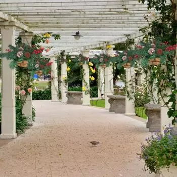 Рождественская подвесная корзина Yousheng, светодиодная лампа ручной работы, подвесные сосновые шишки, ягоды в корзине, наружное украшение для крыльца, балкона, сада, окна A