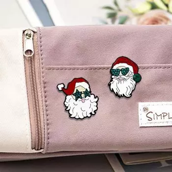Рождественская серия Брошь Милый мультфильм Санта-Клаус Лось Рождественская елка Эмаль Значок на рюкзак Аксессуары для одежды Подарок на праздник