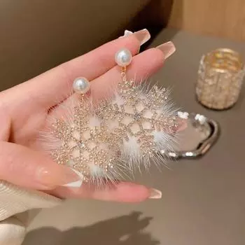 Рождественские серьги-снежинки с бриллиантами, плюшевые серьги Niche Design Sense Premium Earrings Autumn And Winter Ear Flower