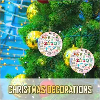Рождественский орнамент 2020 года Санта в маске украшает елку