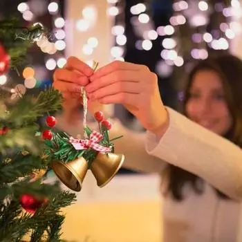 Рождественский подвесной колокольчик с сосновыми иглами, бантом, ягодами, железо, многоразовое праздничное украшение, украшение для рождественской елки, подвеска, вечеринка золотистый
