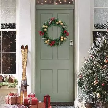 Рождественский венок диаметром 18 дюймов, венки ручной работы на входную дверь с золотыми шарами, ягодами, сосновыми шишками, венок из сосновых иголок для дома и улицы 1pc
