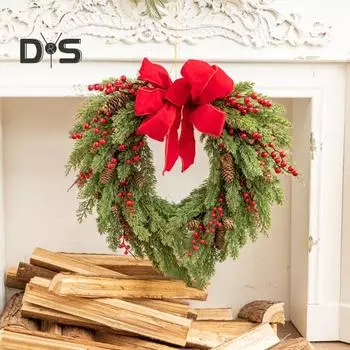 Рождественский венок из искусственных сосновых иголок с красными ягодами, шишками, подвесным украшением для входной двери, настенным декором для окон красный