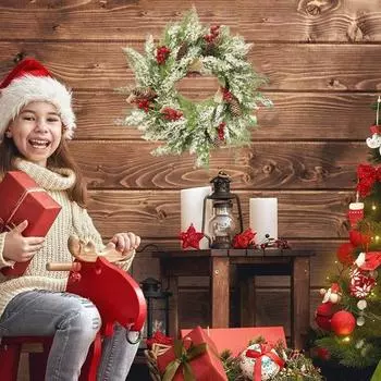 Рождественский венок на входную дверь, искусственные снежинки, красные ягоды, шишки, гирлянда, реалистичный декор для вечеринки в помещении и на открытом воздухе зелёный