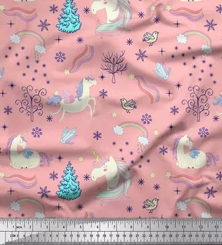 Розовая японская креп-сатиновая ткань Soimoi, ткань с принтом единорога и радуги и природным принтом, 42 дюйма по метрам 42 Inch Wide - Poly Crepe розовый