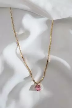 Розовое ожерелье золотого цвета с большим одним камнем