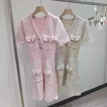 Розовое трикотажное платье весна/лето 2024: V-образный вырез, короткий рукав, утягивающий талию, французский шик Small