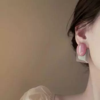 Розовые французские ретро-серьги из смолы, контрастные квадратные серьги, высококачественные и стильные аксессуары 4*3cm розовый