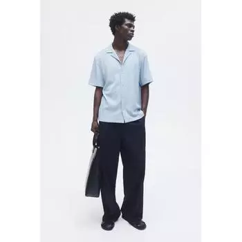 Рубашка HM Regular Fit с мятой посадкой, голубая