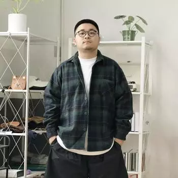 Рубашка с длинным рукавом с буквенным принтом 2024 года в японском стиле в стиле Гонконга, свободная рубашка для мальчиков, летнее модное универсальное повседневное пальто M коричневый