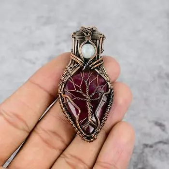 Рубин и лунный камень Драгоценный камень Чистая медная проволока Обертывание Ювелирная подвеска ручной работы 2.55 inches красный