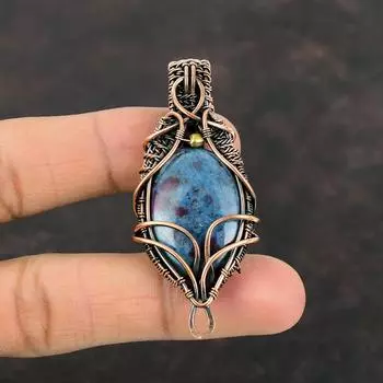 Подвеска из медной проволоки с рубином в синем кианите, драгоценный камень, кулон ручной работы, антикварная медная бижутерия, подарок для него, кулон с целебным камнем