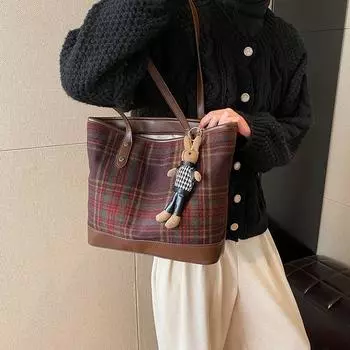 Ручная пригородная универсальная сумка большой вместимости для женщин, новинка 2023, зимняя модная сумка-тоут в клетку контрастного цвета, сумка на плечо only bag