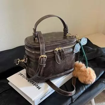 Ручная сумка для женщин, новинка 2023 года, зимняя ретро-модная маленькая квадратная сумка с ощущением роскоши, нишевая универсальная сумка через плечо для поездок на работу