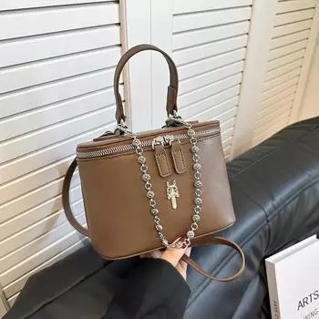 Ручная сумка, новая женская минималистичная повседневная маленькая квадратная сумка, весна 2024 года, элитная и модная дорожная сумка через плечо