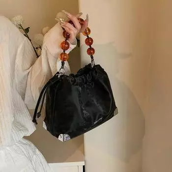 Ручная сумка-ведро с большим количеством воды в западном стиле. Новая модная и продвинутая сумка-ведро в 2024 году. Весна/лето, ретро, новая китайская сумка-ведро с диагональю из бисера.
