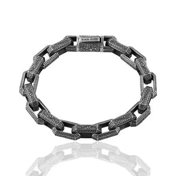 Ручной браслет с инкрустациями